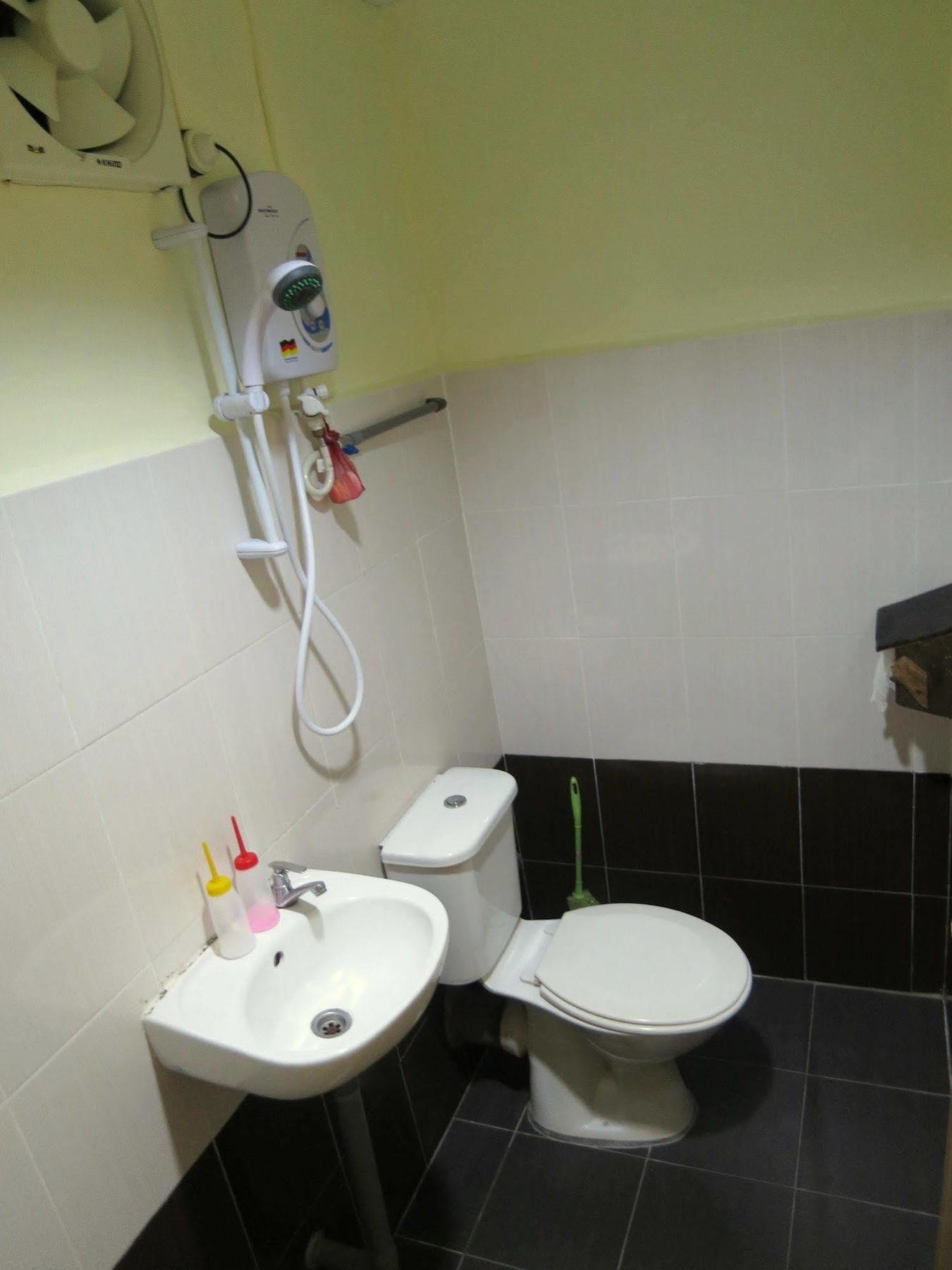 Pangkor Guesthouse Spk Kampong Sungai Udang Bagian luar foto